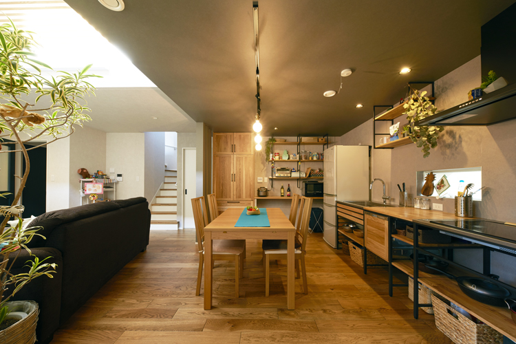 生駒市生駒台北｜分譲プロジェクト 木のキッチンでおうちカフェを楽しむ家