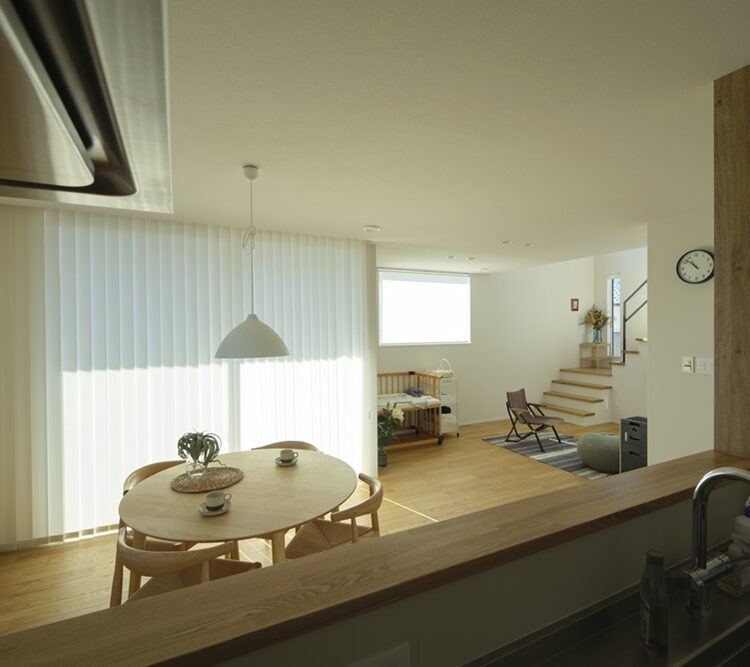 奈良県葛城市｜注文住宅 白×木目 暮らし方と性能を整えた家