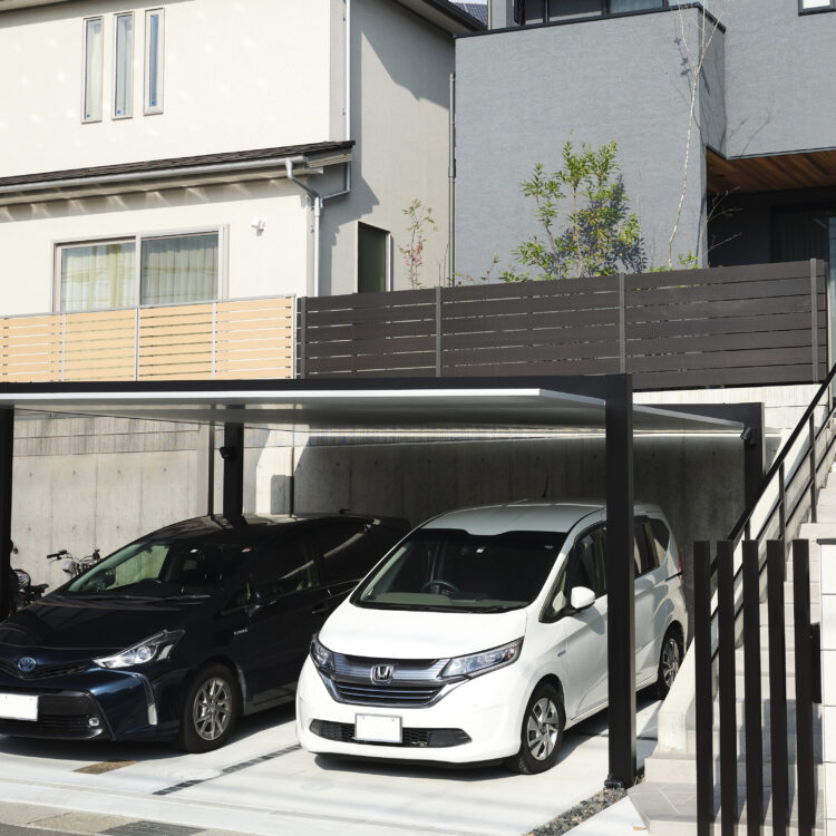 注文住宅に車2台分の駐車スペースは必要？広さの目安と間取りづくりのコツ
